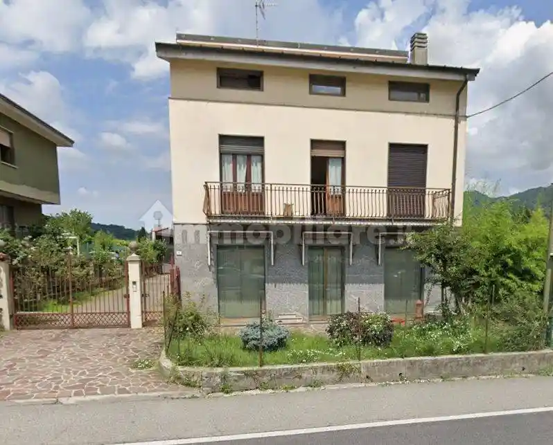 Palazzo - Edificio in vendita a Calco