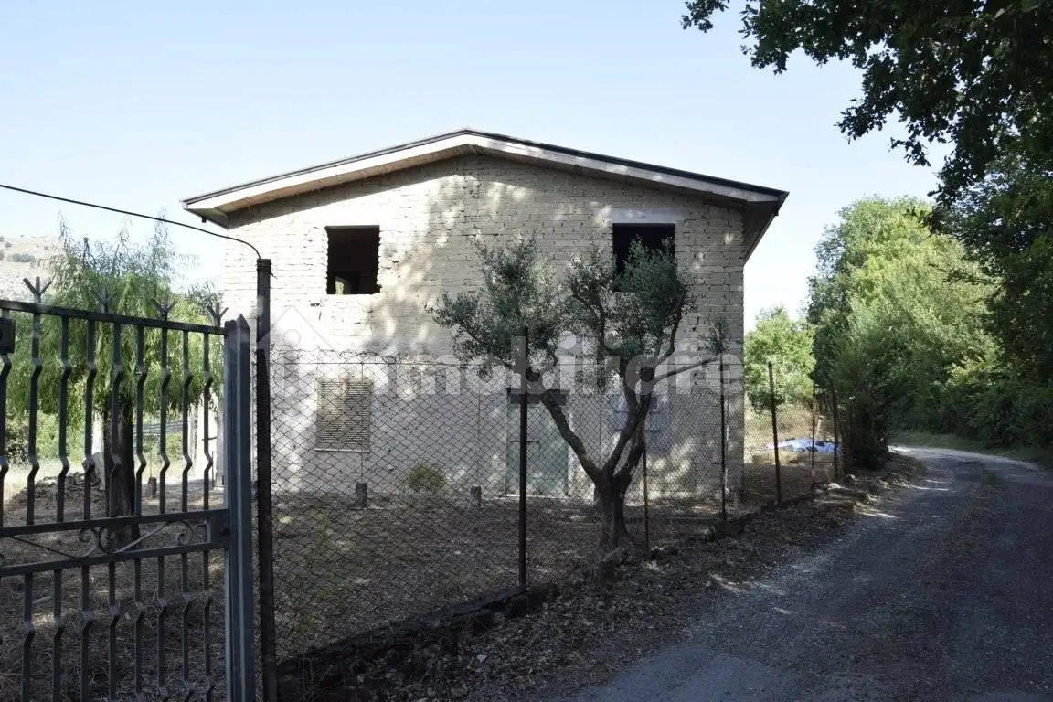 Villa in vendita a Cervaro