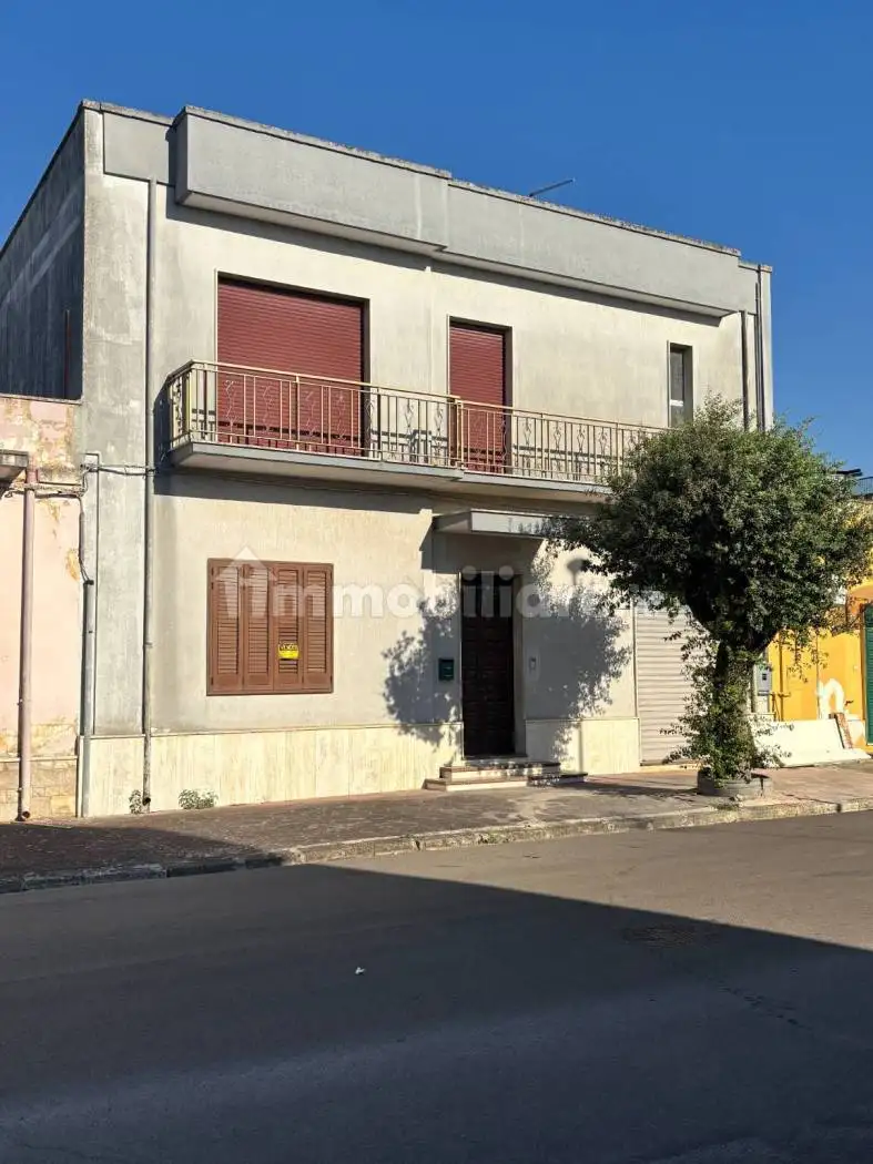 Trilocale via Guagnano 41, Cellino San Marco