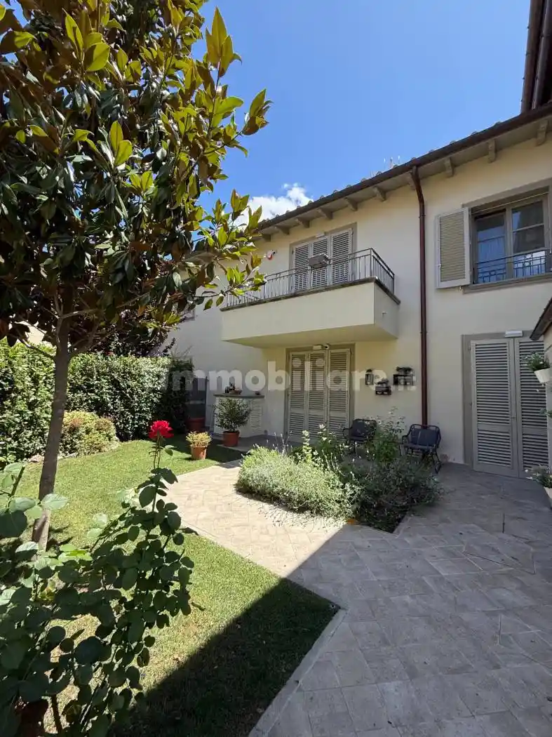 Casa indipendente in affitto a Firenze