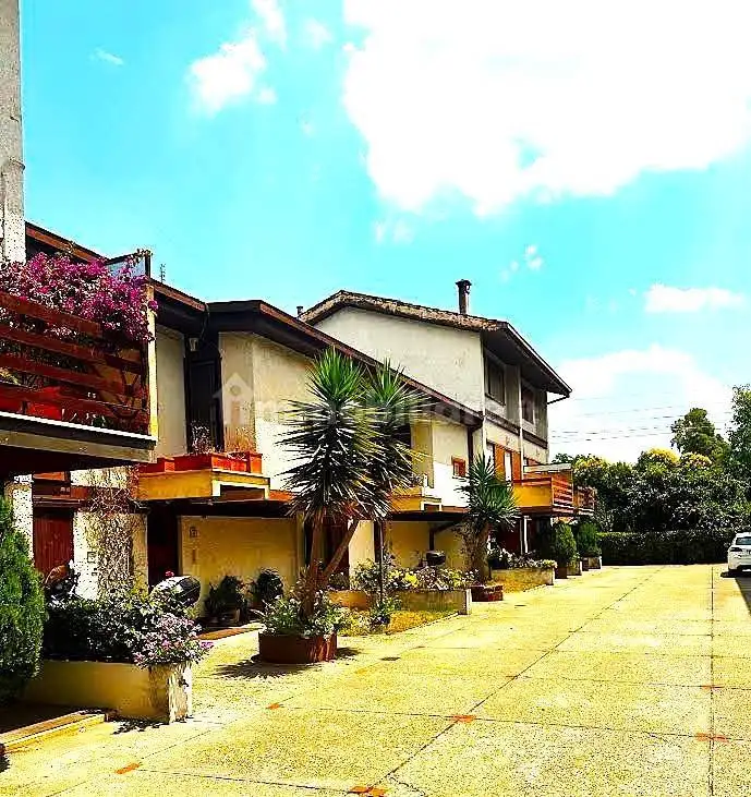Villetta a schiera in affitto a Roma