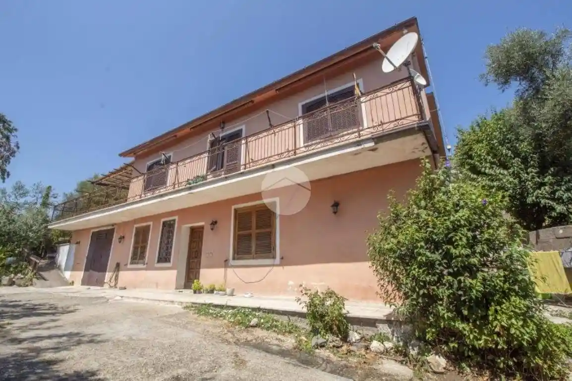 Casa indipendente in vendita a Palombara Sabina