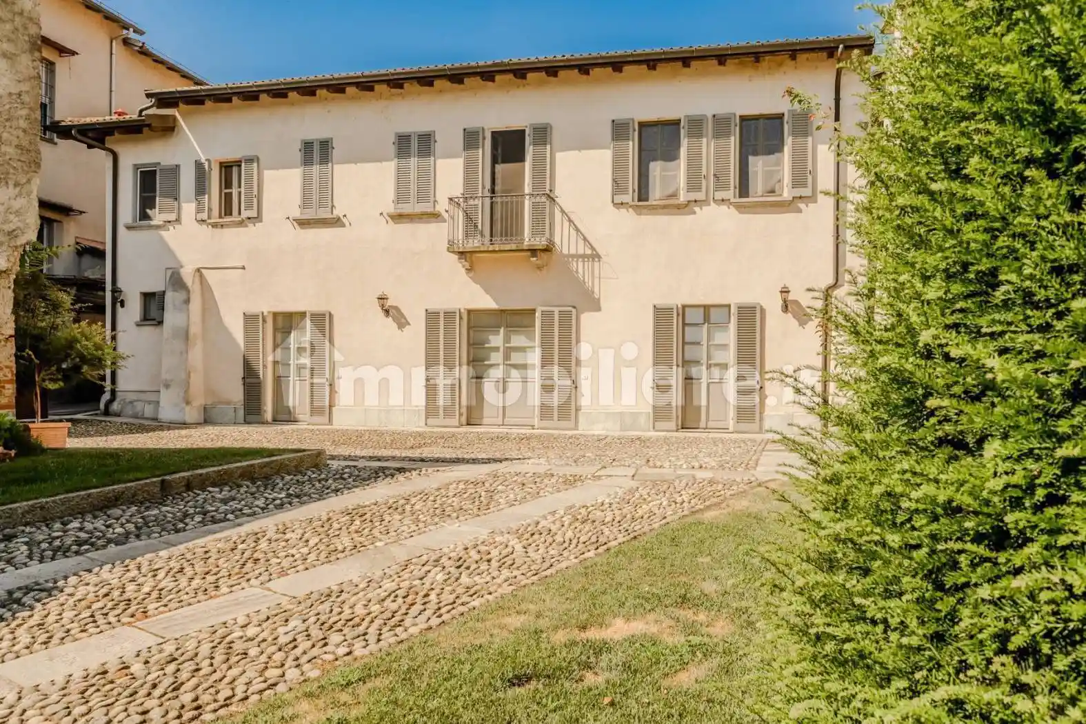 Appartamento in affitto a Arona