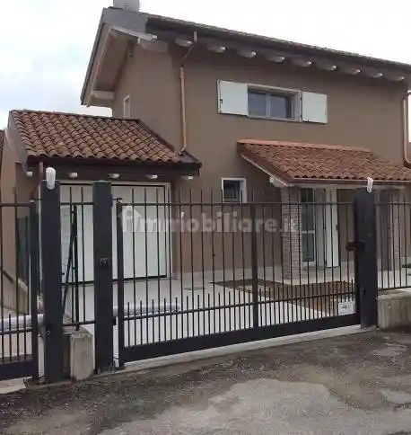 Villa bifamiliare viale Giuseppe Mazzini, Trivolzio - foto 2