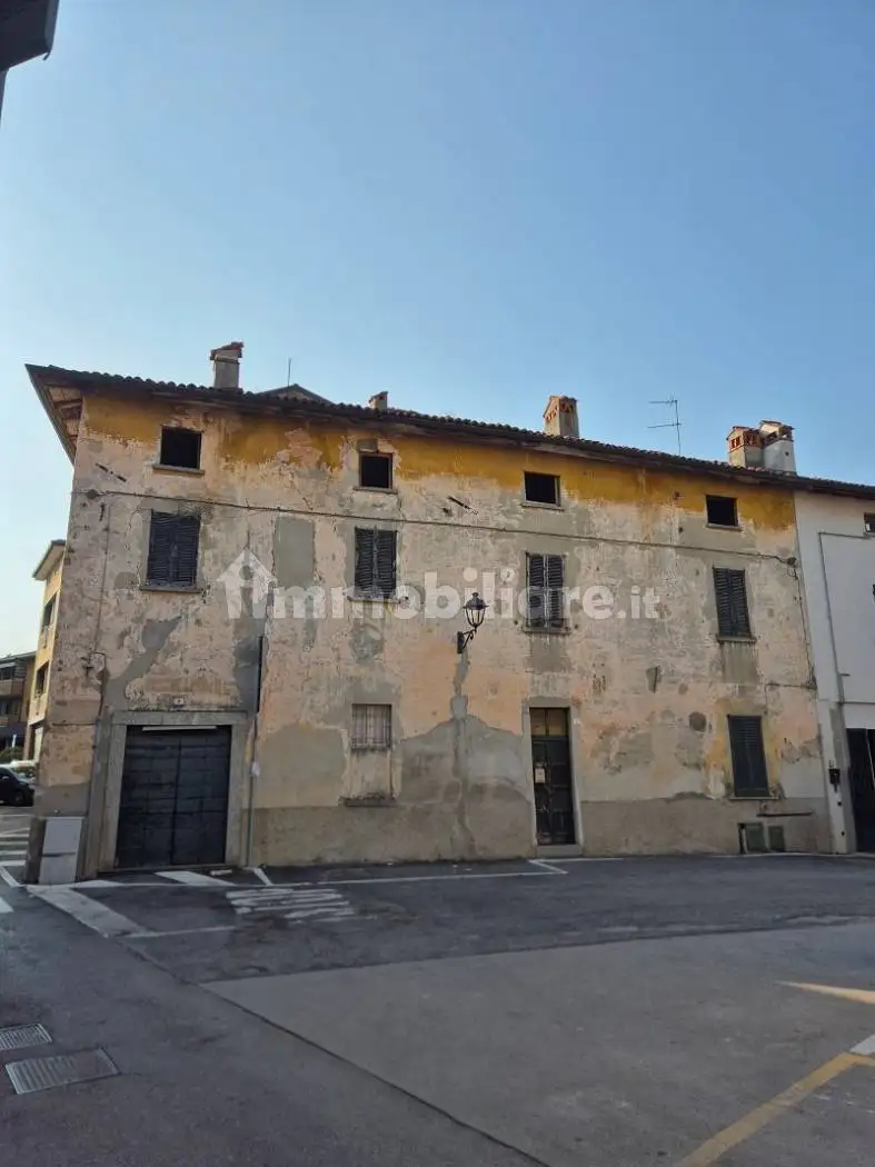 Palazzo - Edificio in vendita a La Valletta Brianza