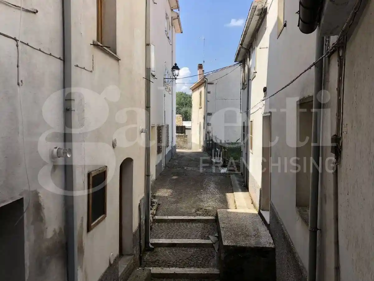 Trilocale via San Rocco, 10, Castel del Giudice - foto 2