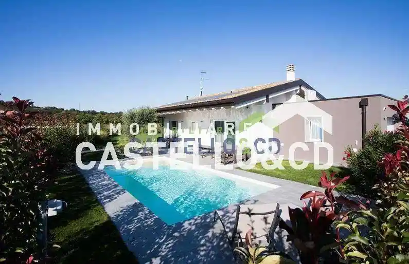 Villa in vendita a Desenzano del Garda