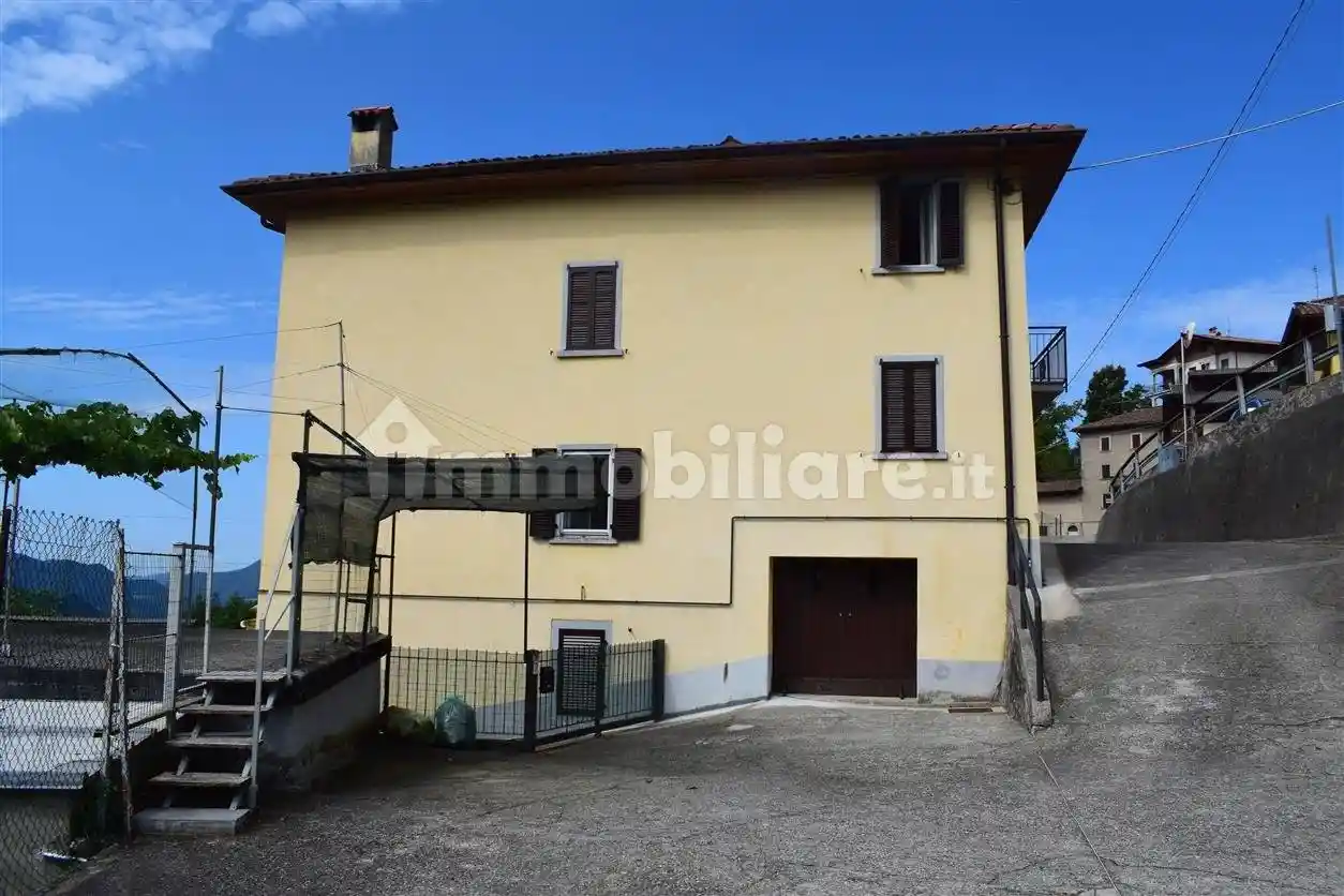 Appartamento in vendita a Costa Serina