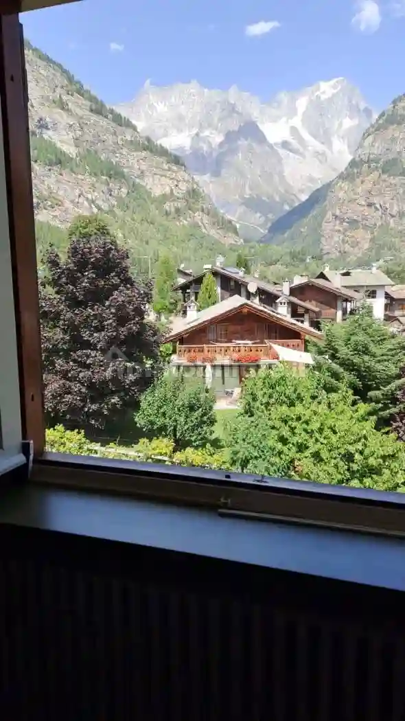 Trilocale Strada della Vittoria 17, Centro, Courmayeur - foto 4