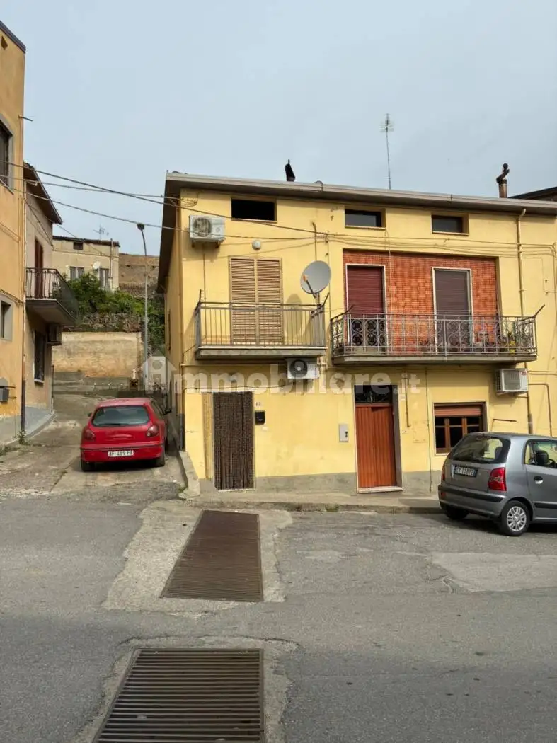 Casa indipendente in vendita a Spezzano Albanese