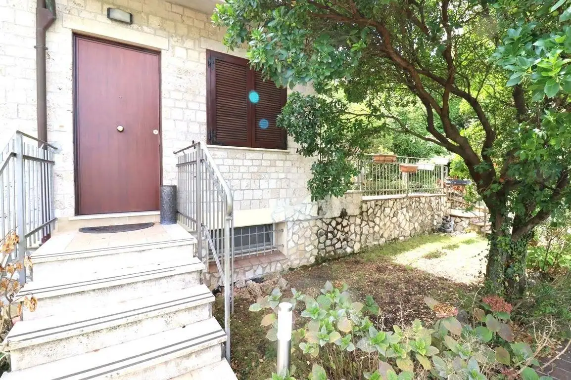 Villetta a schiera in vendita a Stroncone