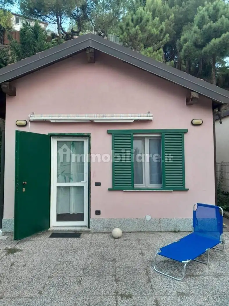 Villa unifamiliare via Pineta 70, Villaggio Versolmar, Cisano sul Neva