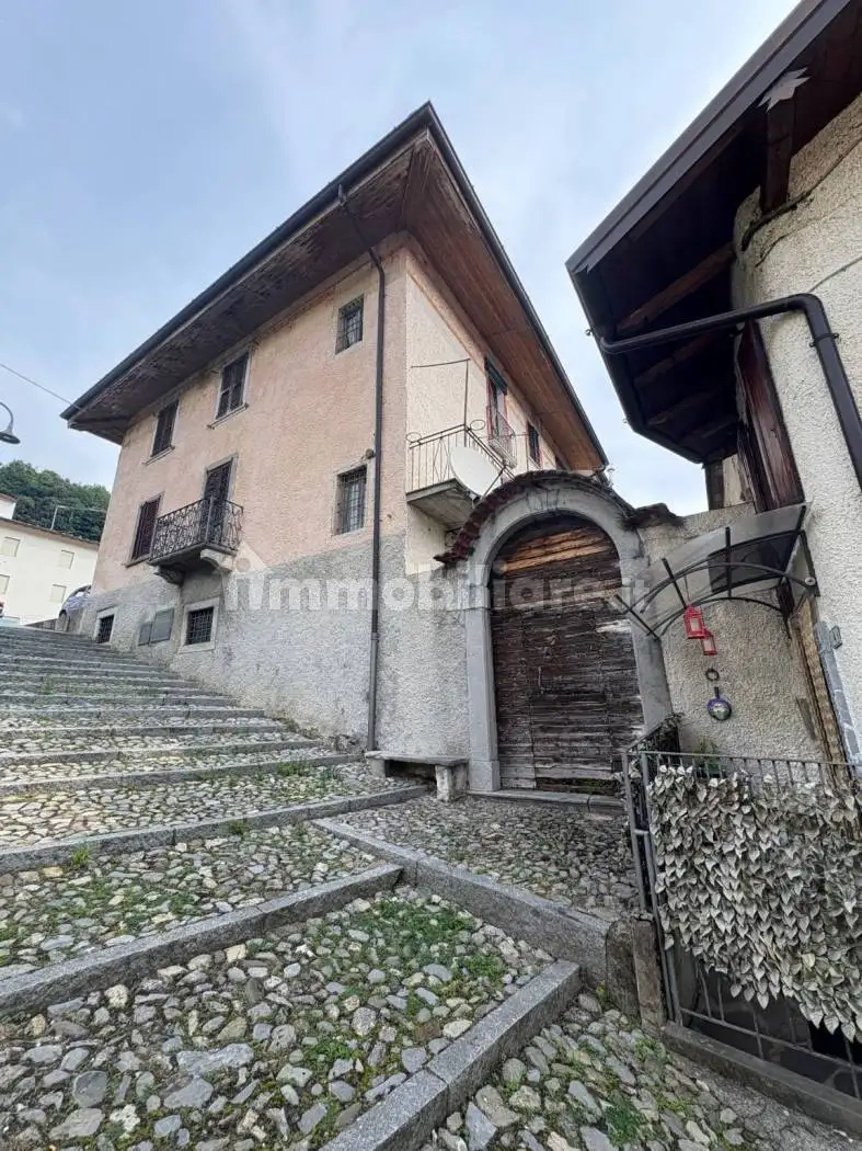 Casa indipendente in vendita a Gorno