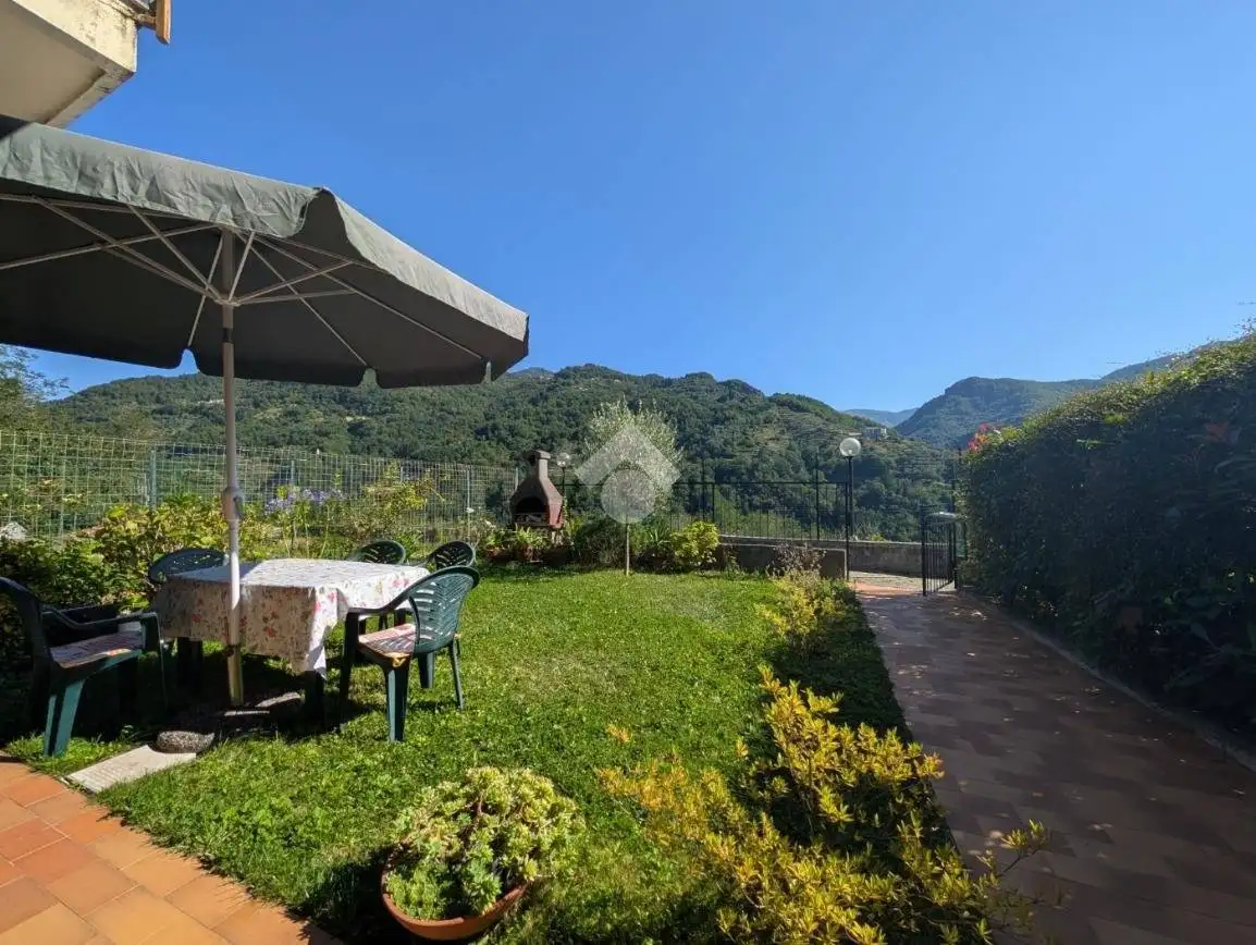 Appartamento in vendita a Borzonasca