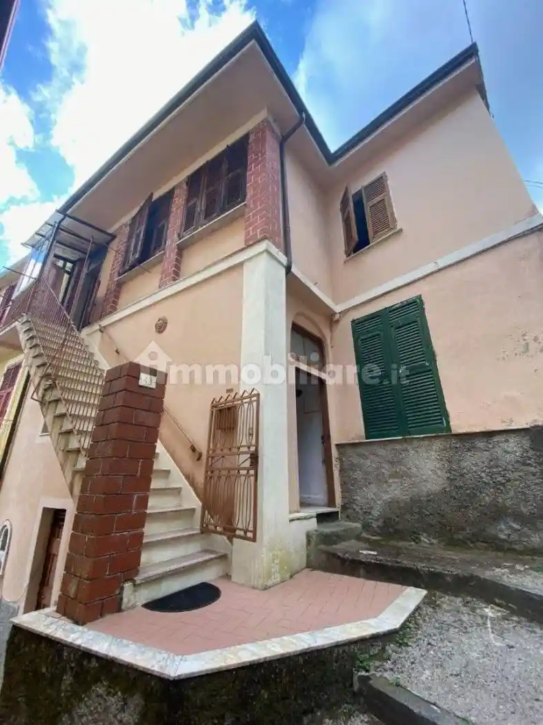 Casa indipendente in vendita a Follo