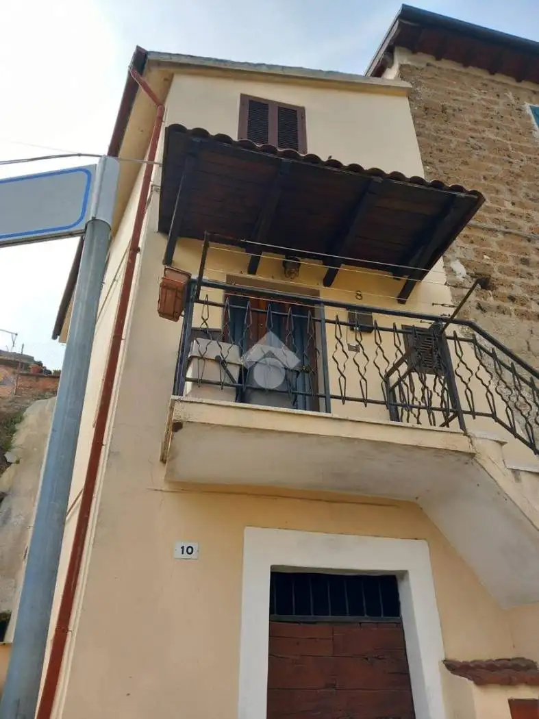 Casa indipendente in vendita a Bassano in Teverina