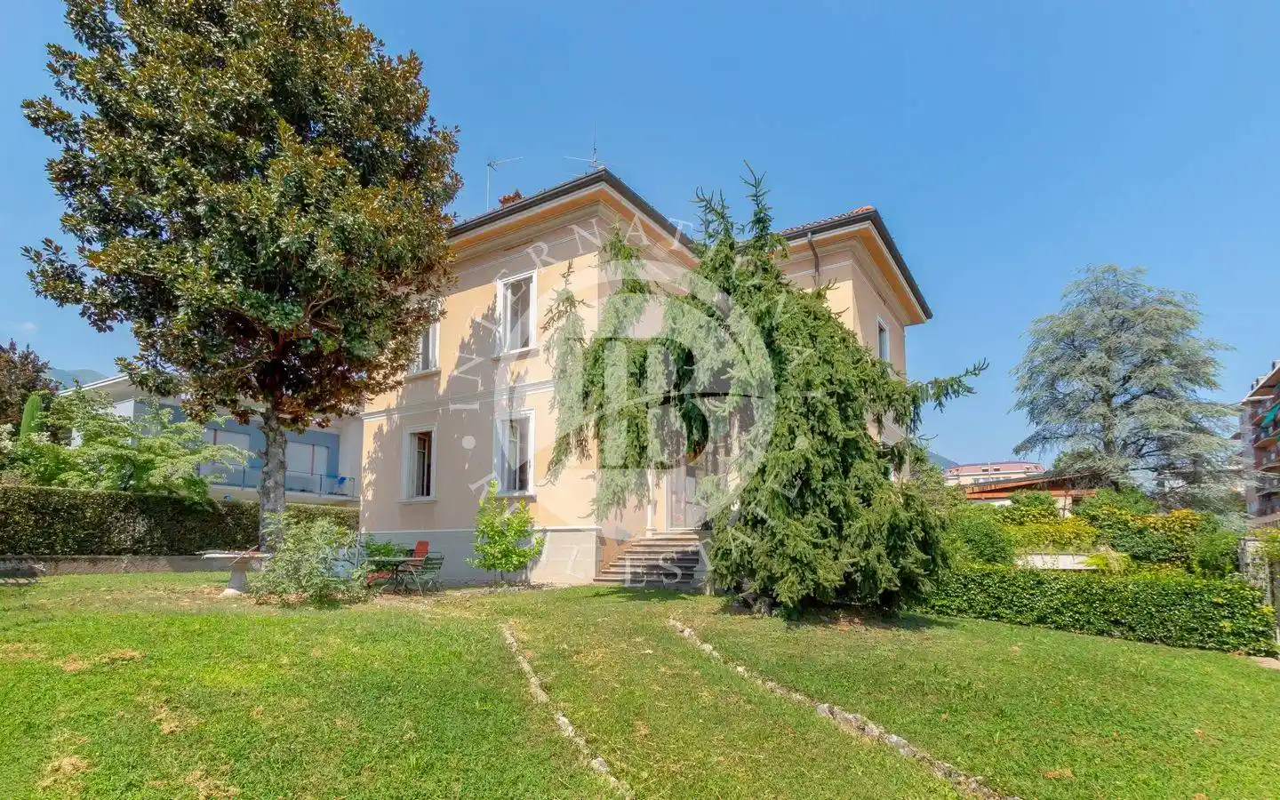 Villa in vendita a Erba