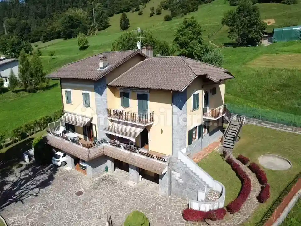 Villa in vendita a Castione della Presolana