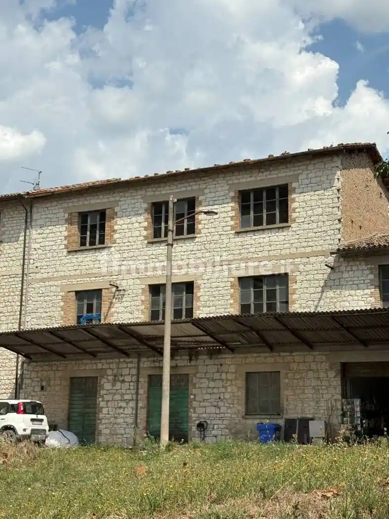 Palazzo - Edificio in vendita a Gubbio