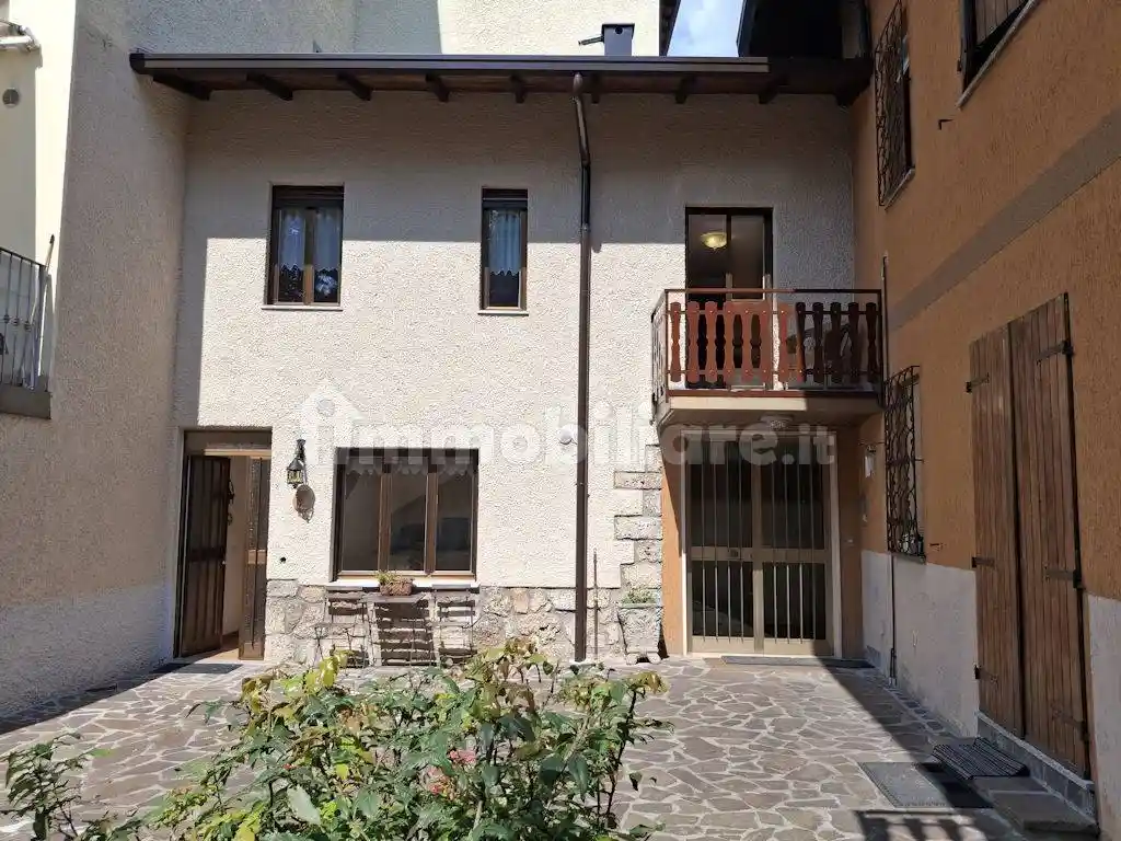 Casa indipendente in vendita a Castione della Presolana