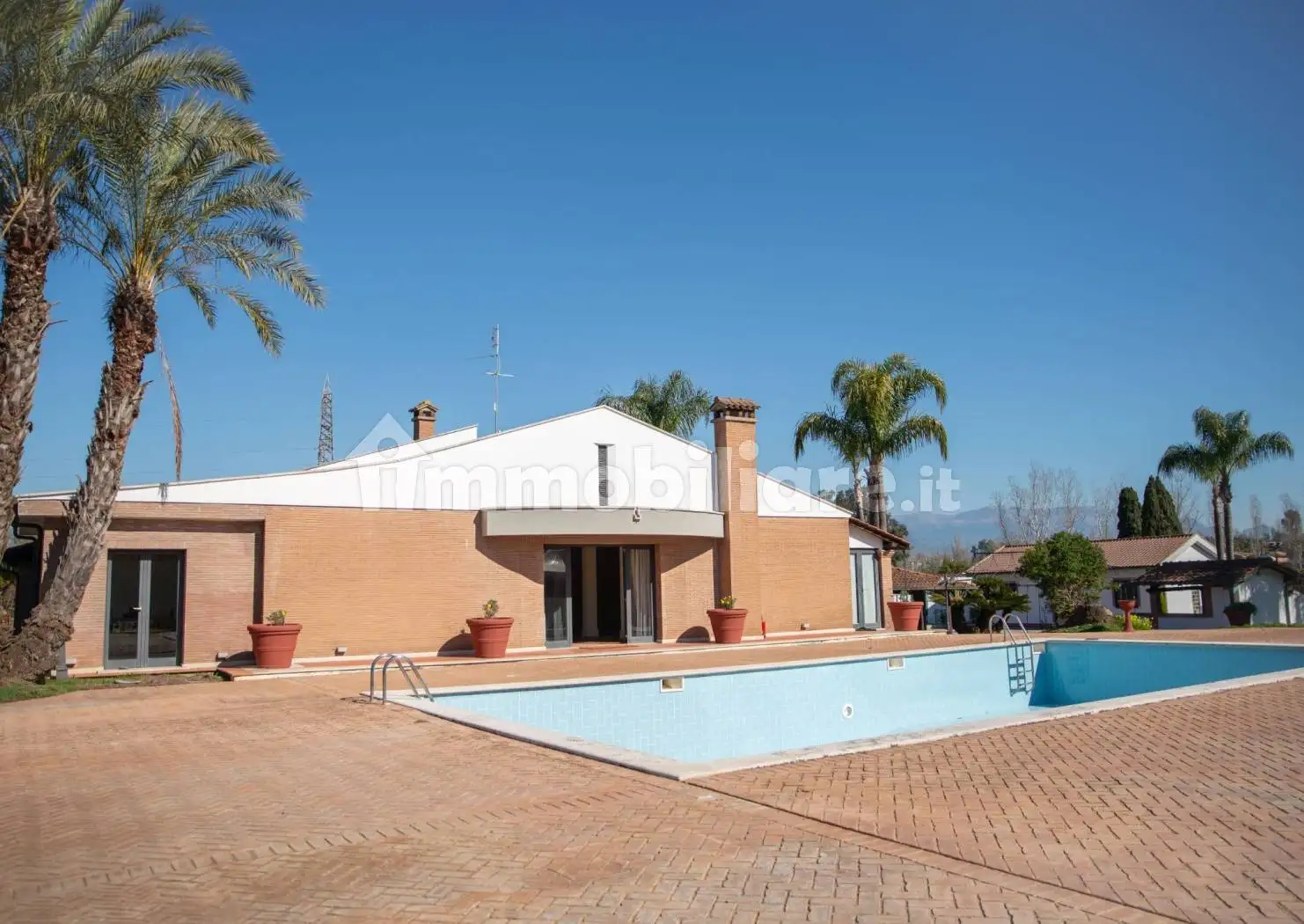 Villa in affitto a Latina