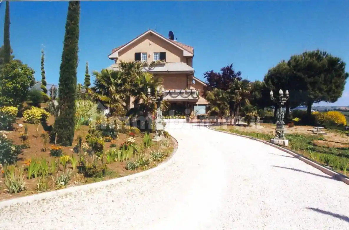 Villa unifamiliare via Ugo Foscolo 12, Barchi, Terre Roveresche - foto 4