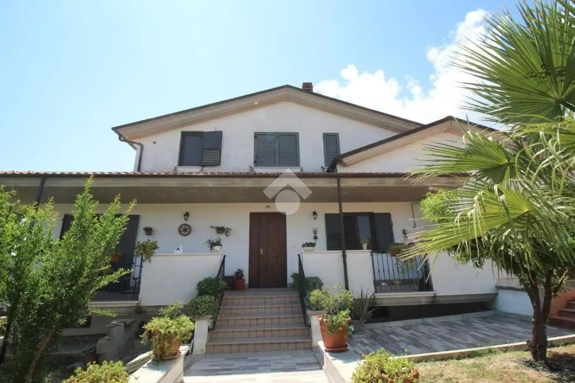 Villa in vendita a Loreto Aprutino
