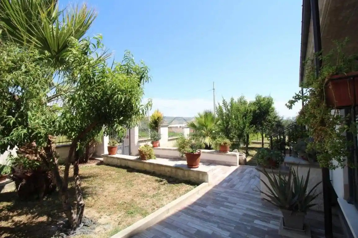 Villa unifamiliare Contrada Scannella Superiore, Loreto Aprutino - foto 2