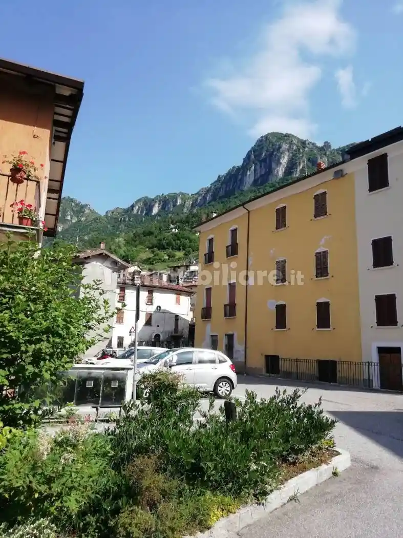 Appartamento in vendita a Lodrino