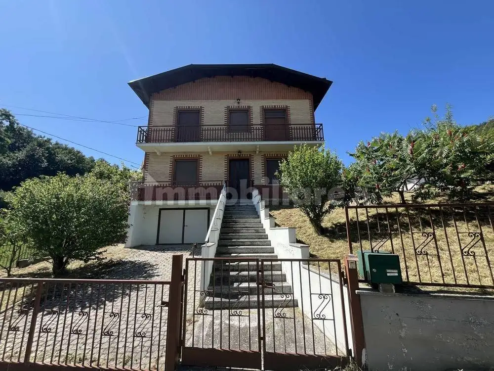 Villa in vendita a Bardi