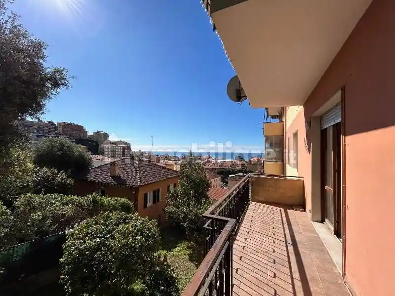 Appartamento in vendita a Varazze