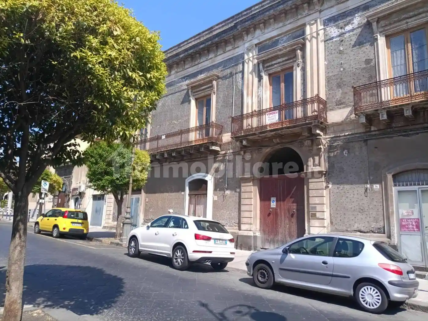Palazzo - Edificio in vendita a Aci Sant'Antonio