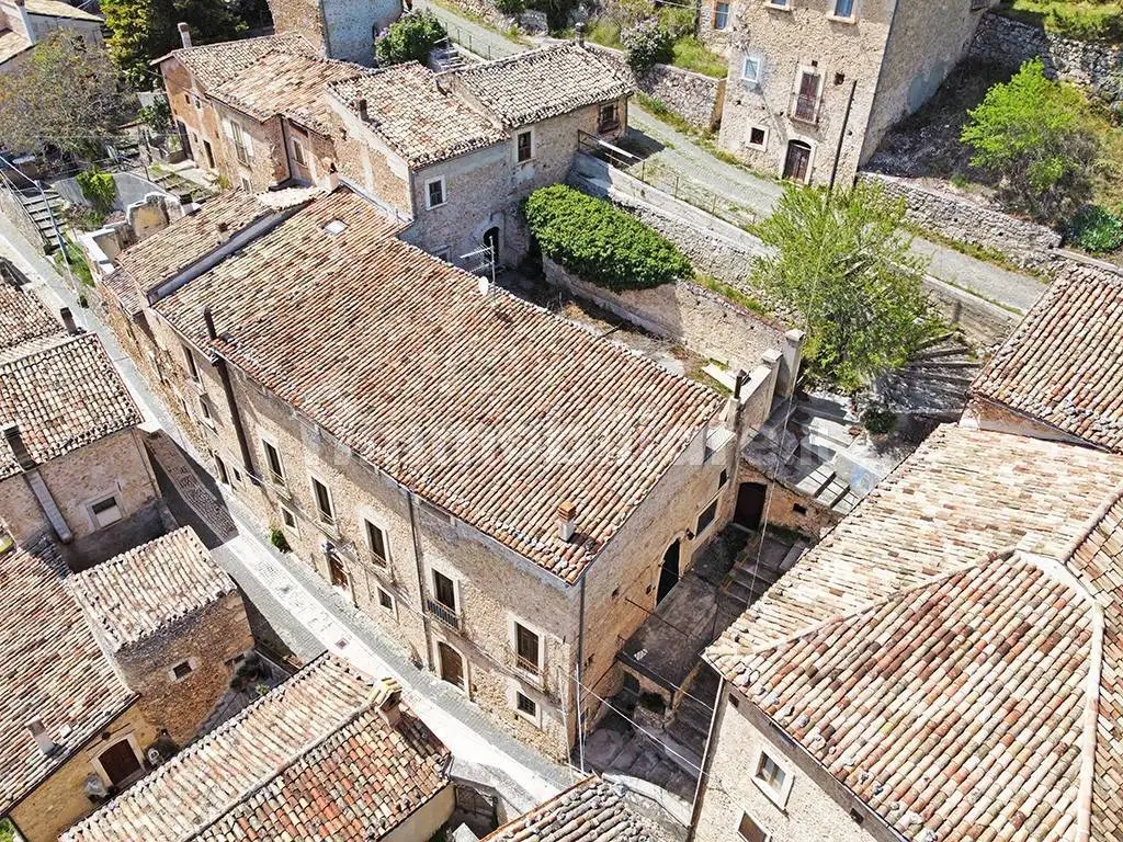 Terratetto unifamiliare via Giovanni Parrozzani, Centro, Calascio - foto 3