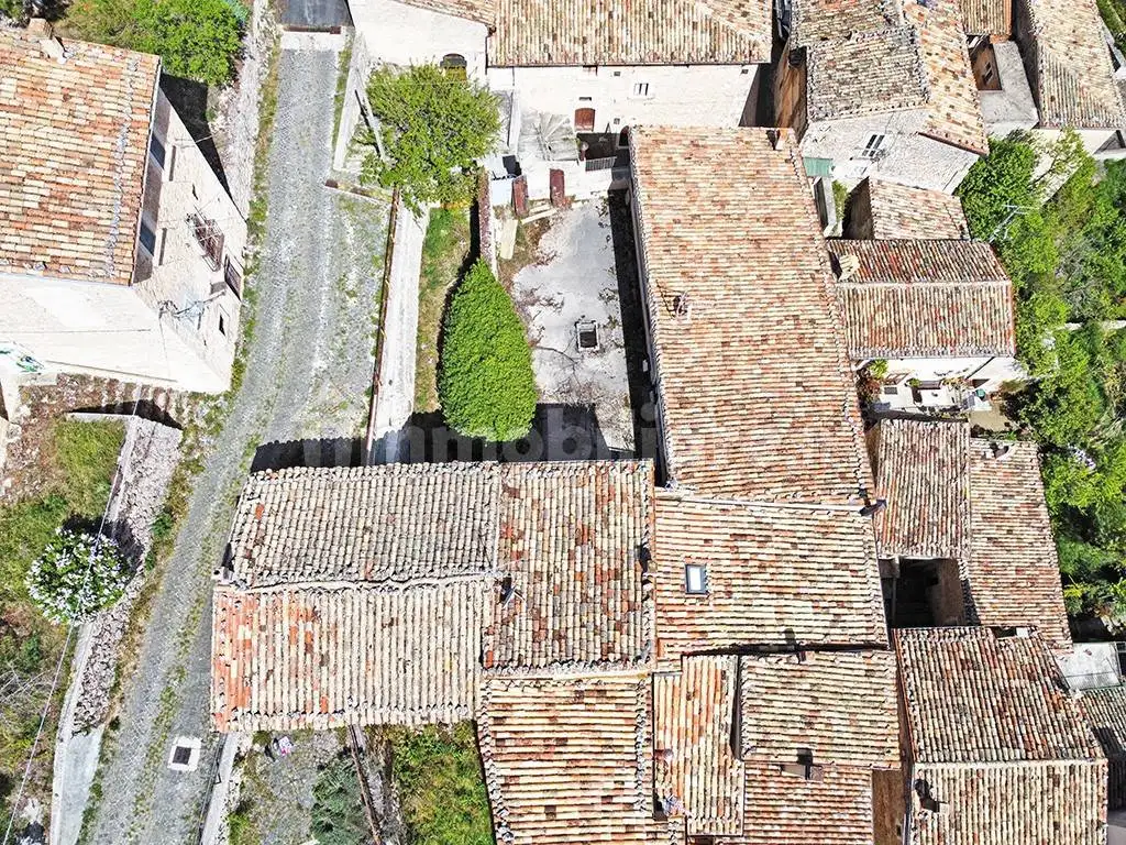 Terratetto unifamiliare via Giovanni Parrozzani, Centro, Calascio - foto 5