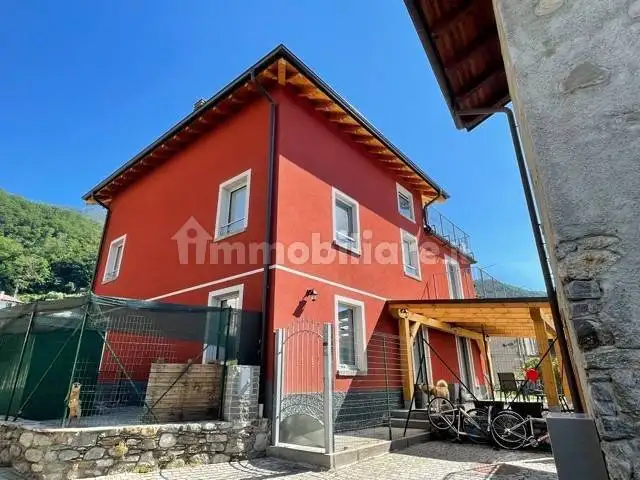 Villa in vendita a Sorico