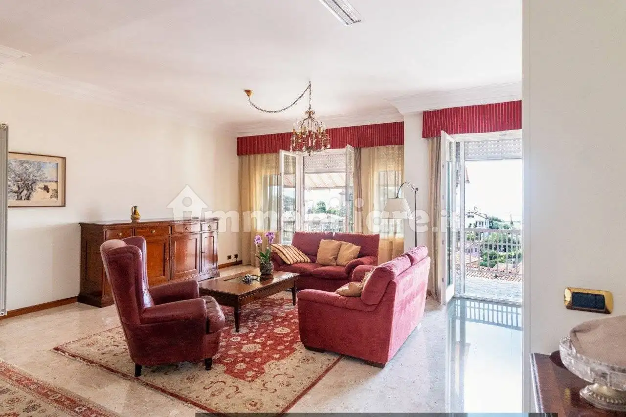 Appartamento ottimo stato, secondo piano, Oneglia, Imperia - foto 2