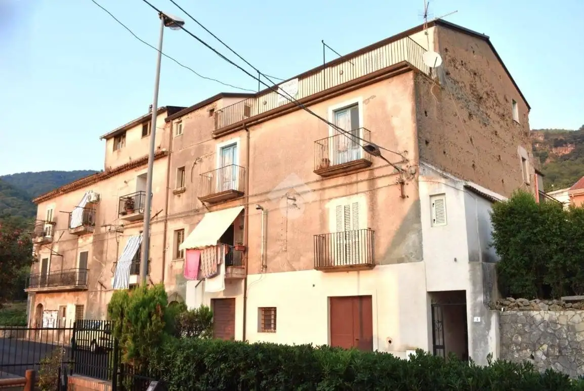 Appartamento in vendita a Paola