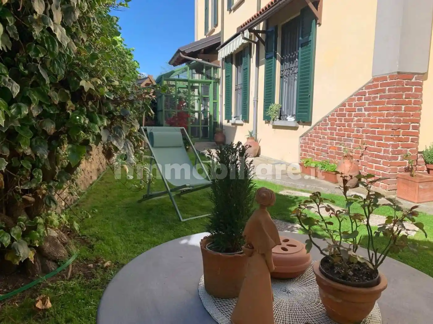 Appartamento in vendita a Angera