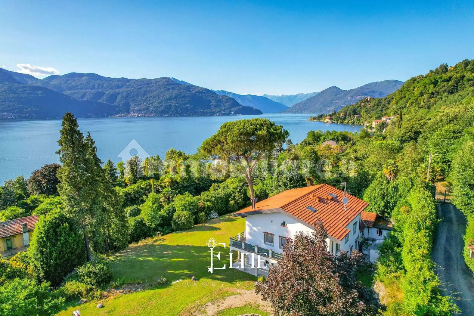 Villa in vendita a Brezzo di Bedero