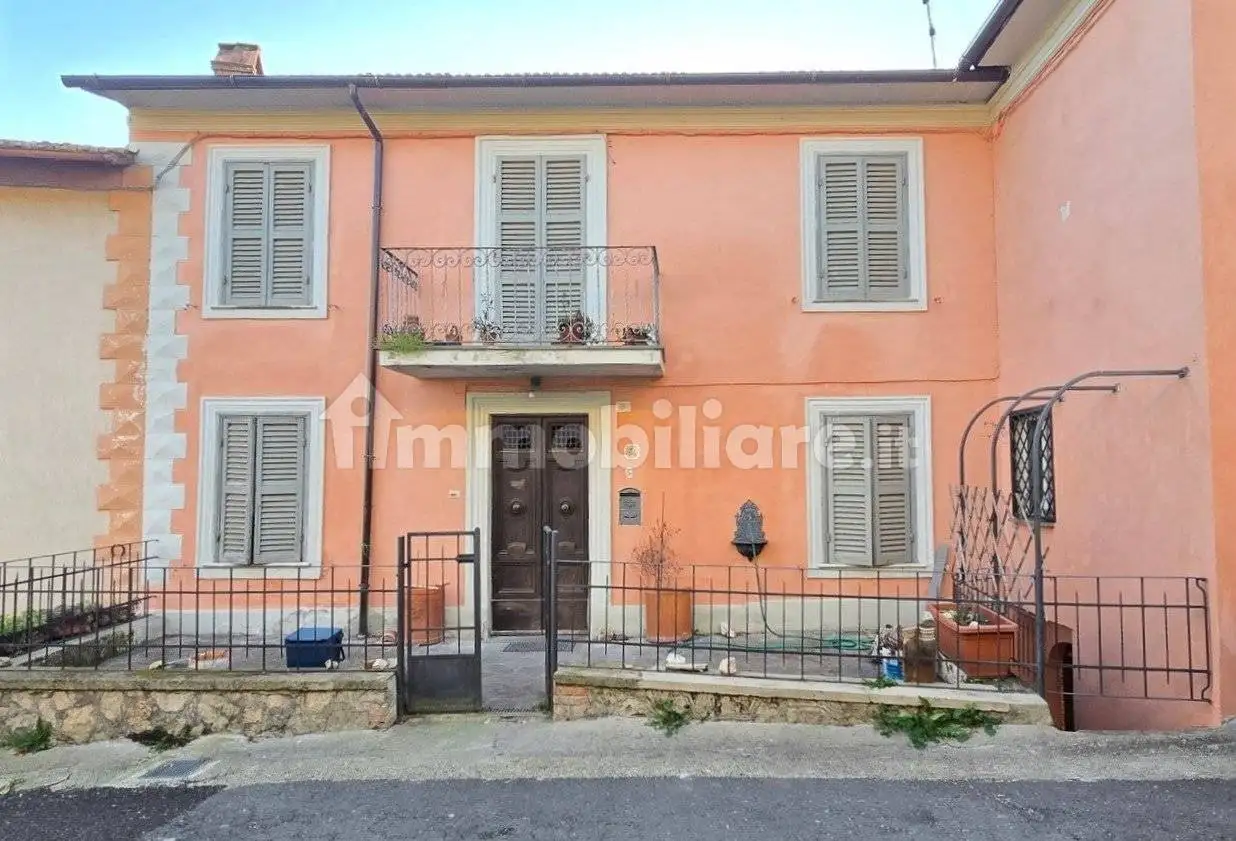 Casa indipendente in vendita a Castiglione in Teverina