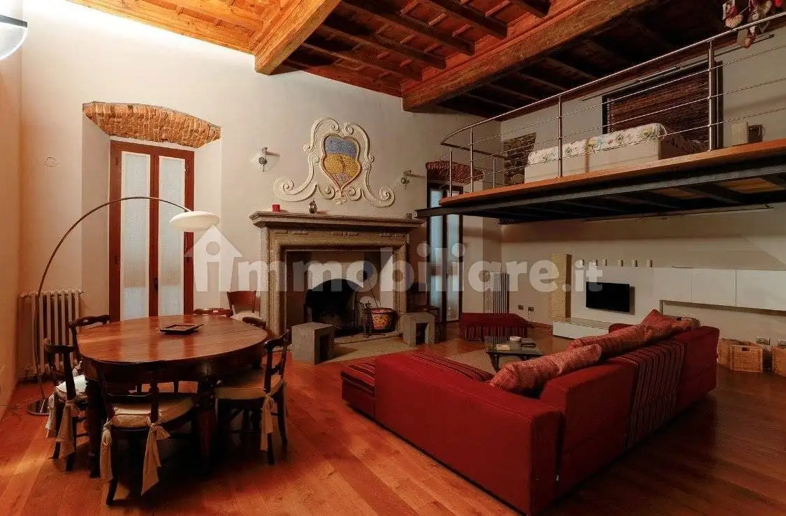 Appartamento in affitto a Pella