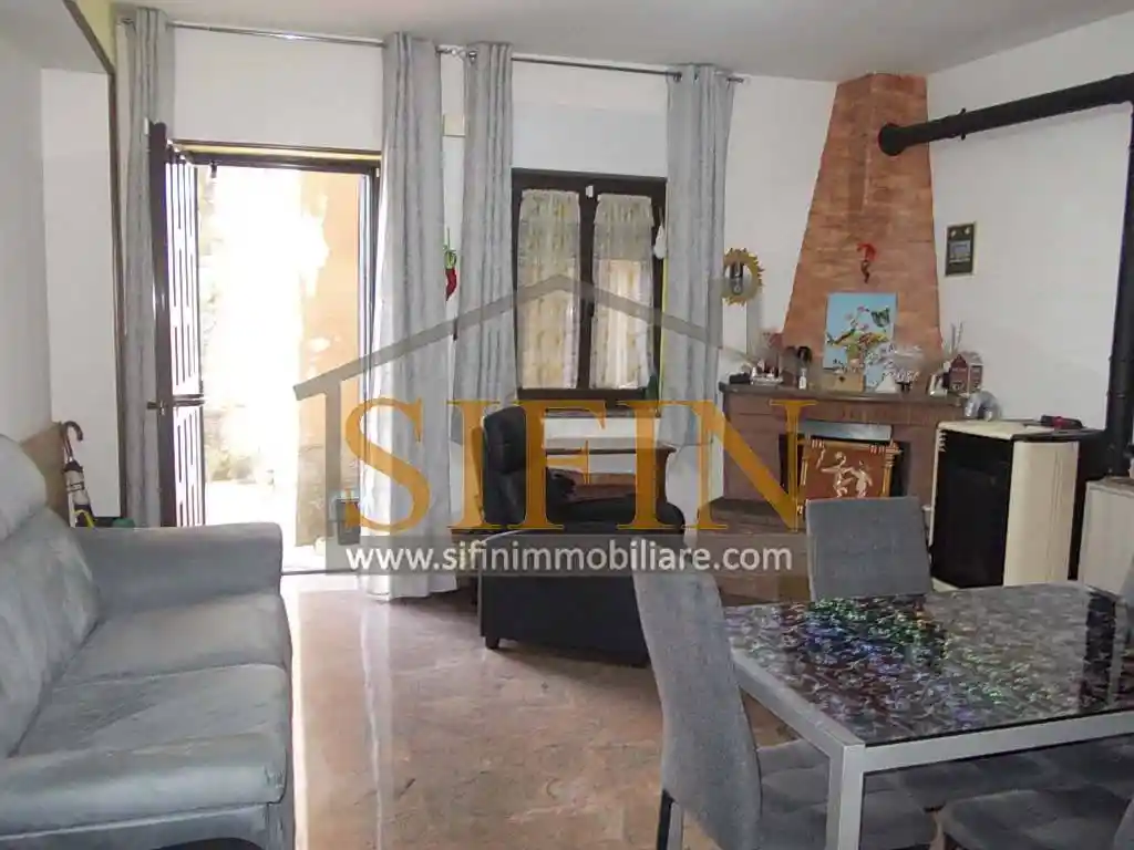 Terratetto unifamiliare vicolo 3 Roma 2, Carife - foto 3