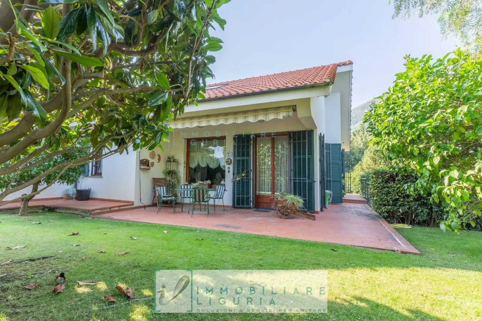 Villa in vendita a Cisano sul Neva