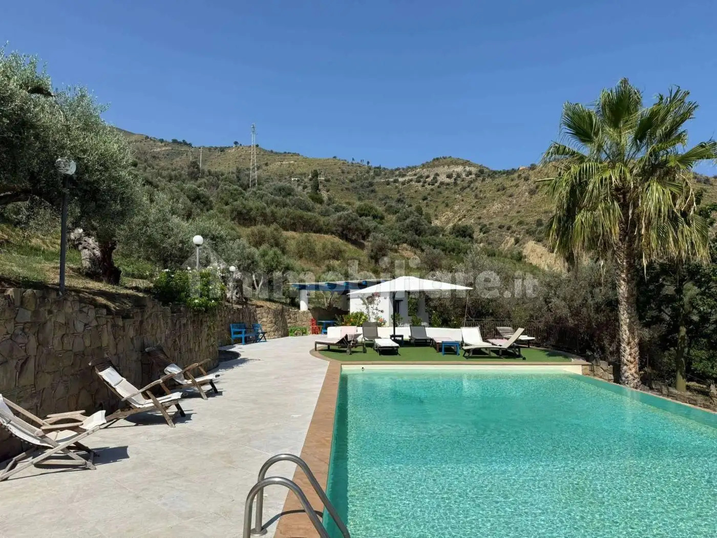 Palazzo - Edificio in vendita a Reitano