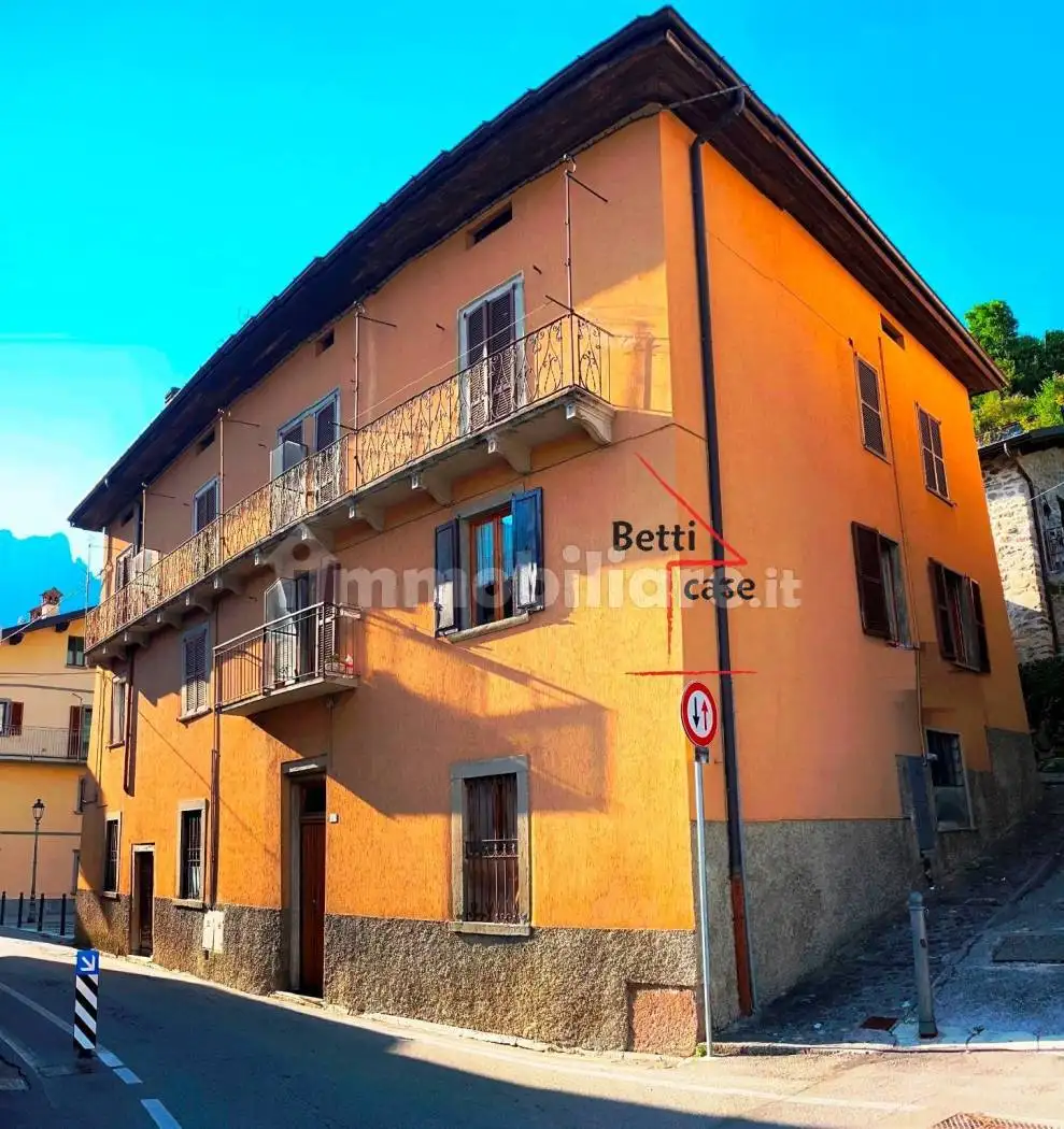 Appartamento in vendita a Piazza Brembana