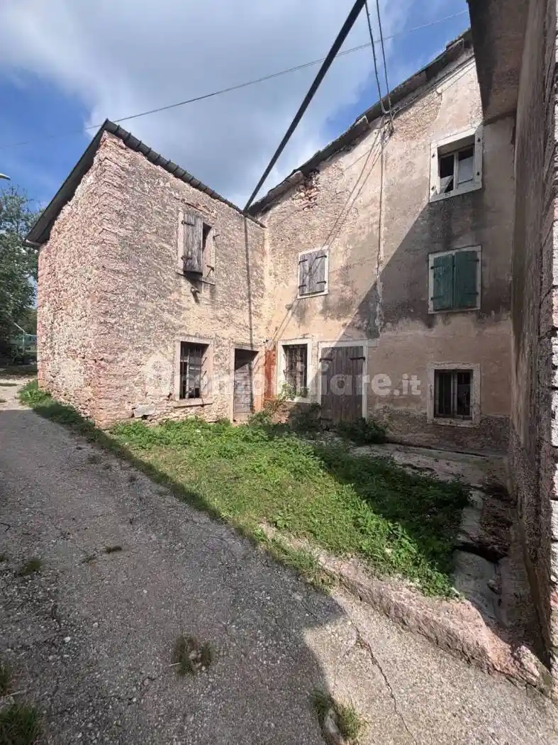 Rustico - Casale in vendita a Erbezzo