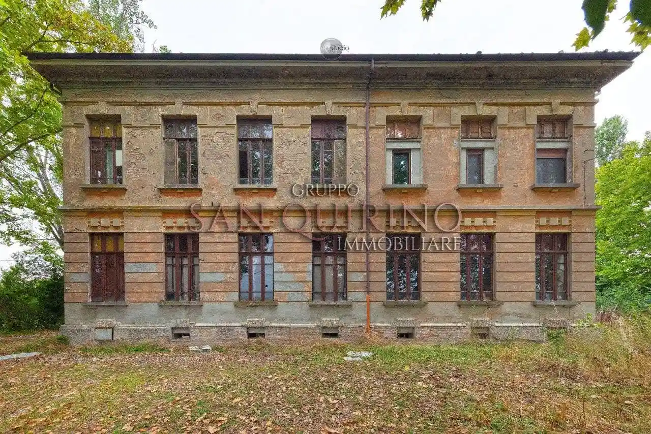 Palazzo - Edificio in vendita a Novellara