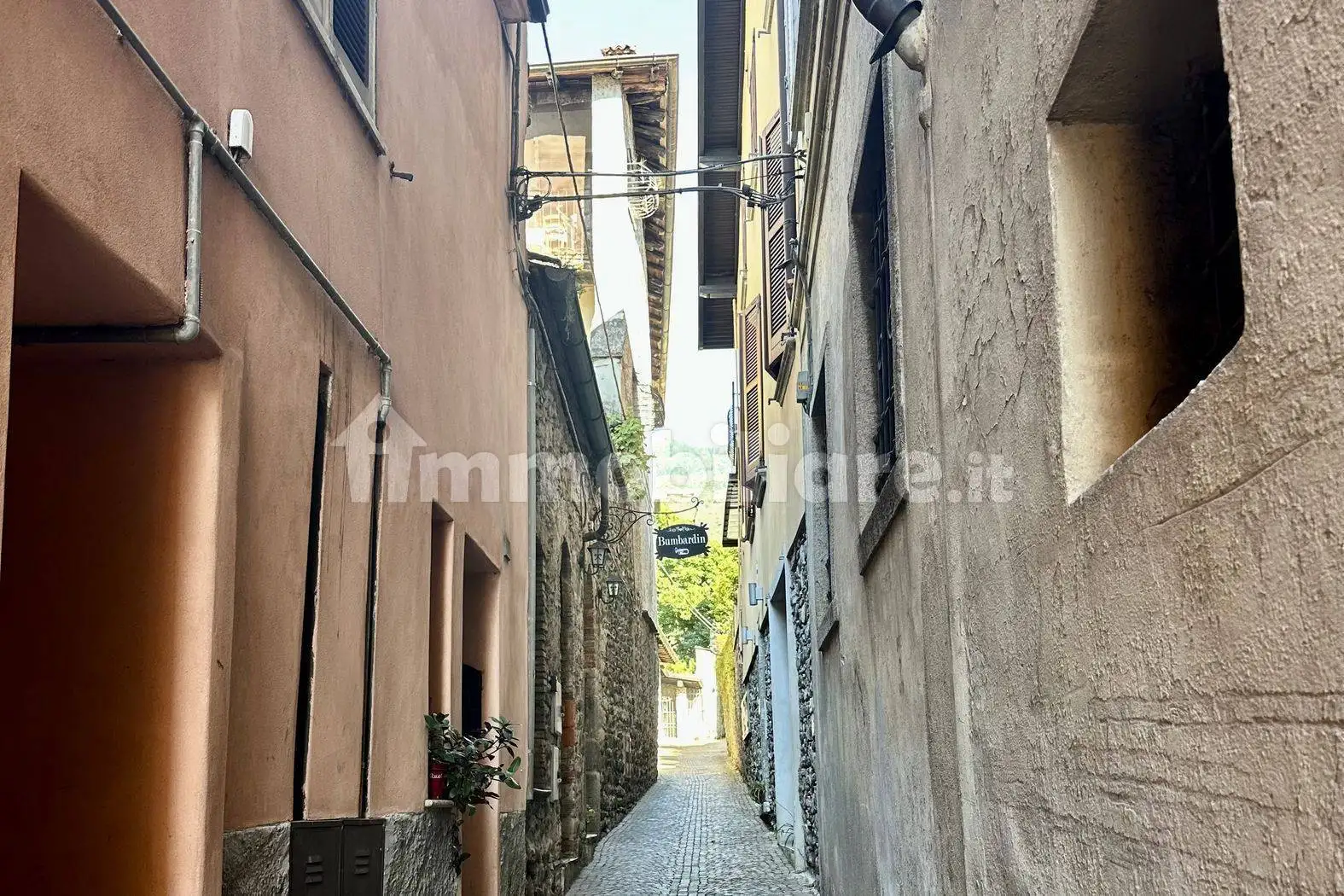 Appartamento in vendita a Dongo