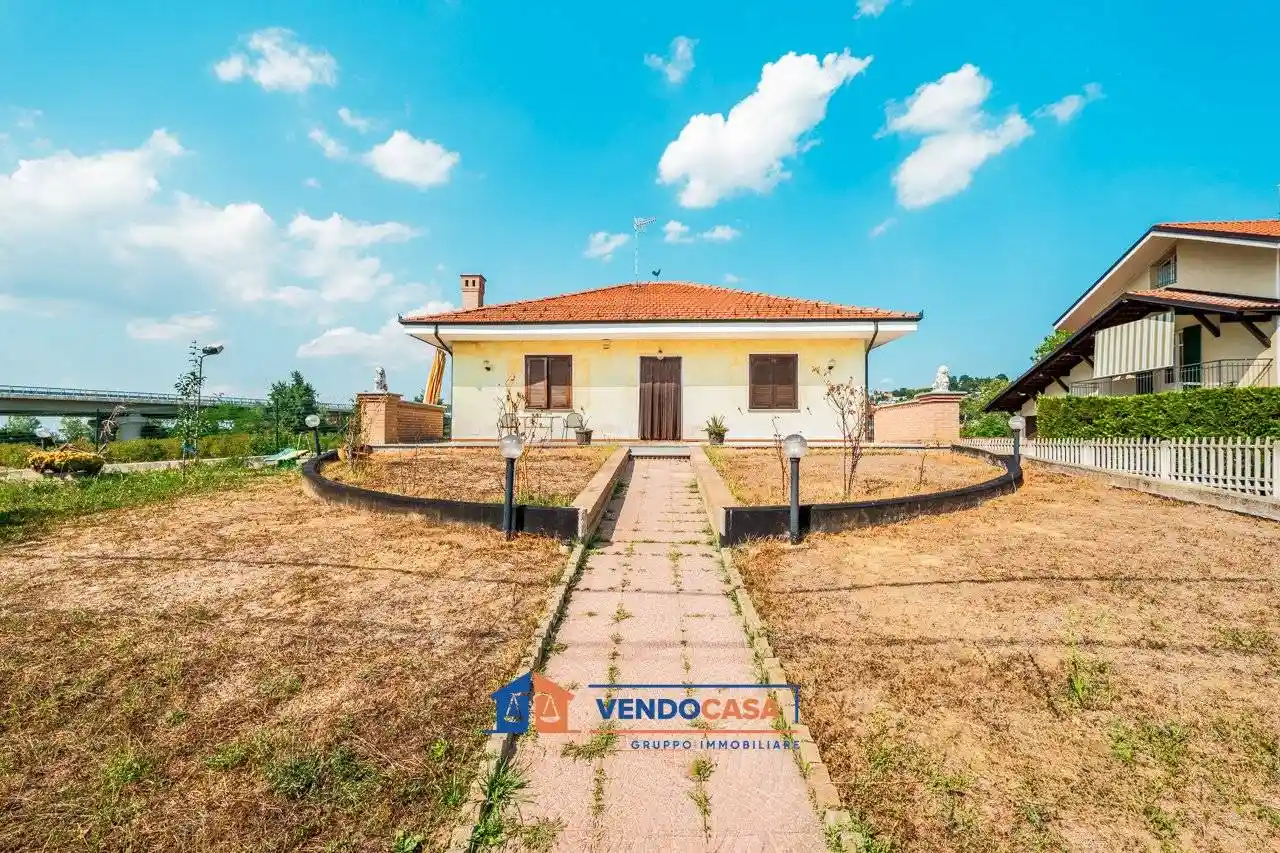 Villa in vendita a Bra