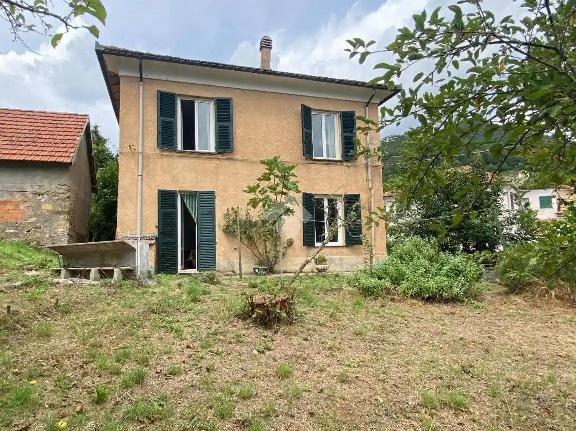 Casa indipendente in vendita a Montoggio